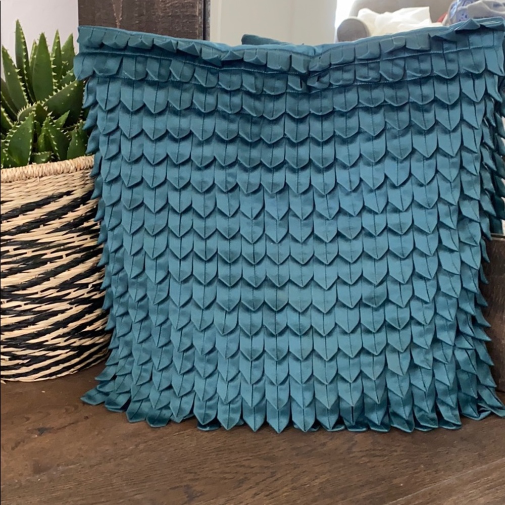 Jennifer Lopez loopholed accent pillow